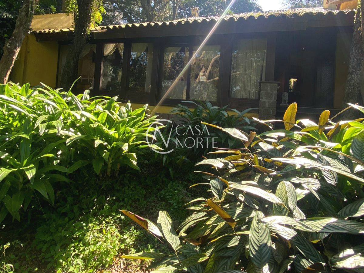 Casa à venda com 7 quartos, 600m², 3 suítes, 6 vagas, Rua dos Tapuias no bairro Espírito Santo em Porto Alegre