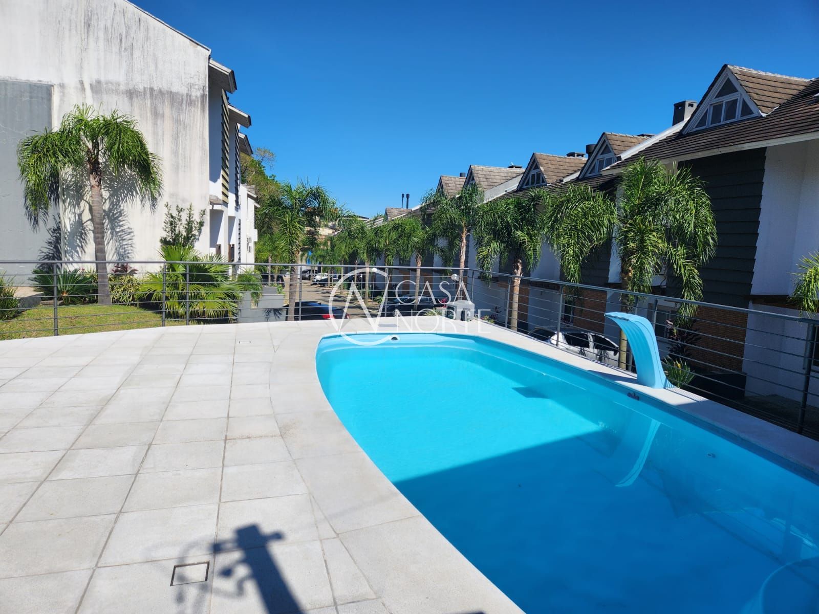 Casa de Condomínio à venda com 4 quartos, 234m², 1 suíte, 2 vagas, Rua Manuele Cristiane Gonçalves no bairro Vila Nova em Porto Alegre