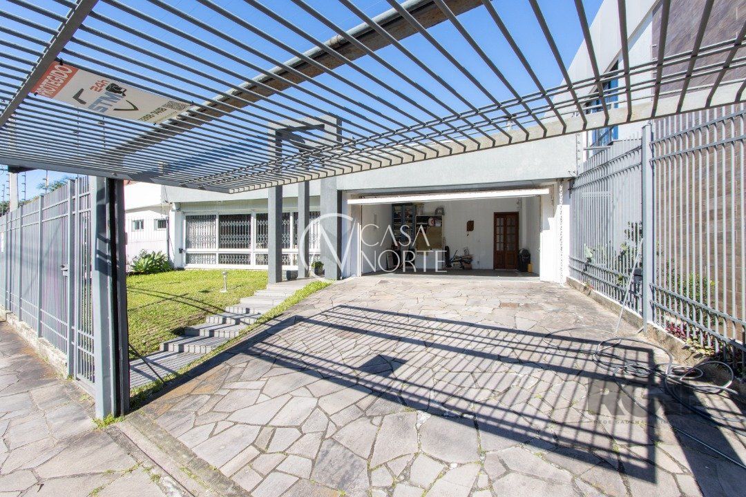 Casa à venda com 3 quartos, 221m², Avenida Pereira Passos no bairro Vila Assunção em Porto Alegre