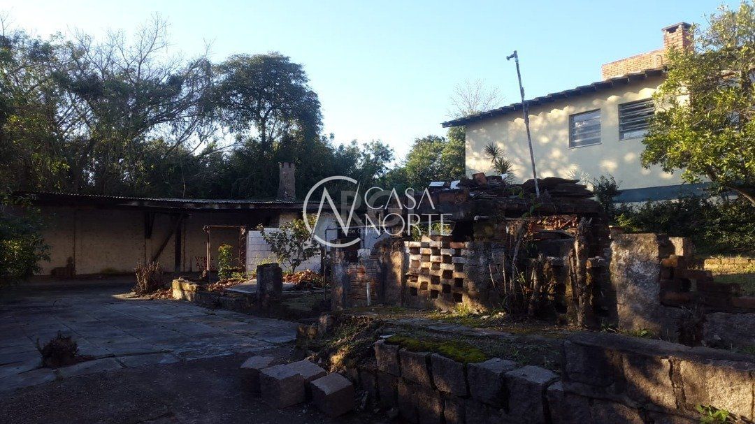 Terreno à venda  com 305m², Rua Padre João Batista Reus no bairro Camaquã em Porto Alegre