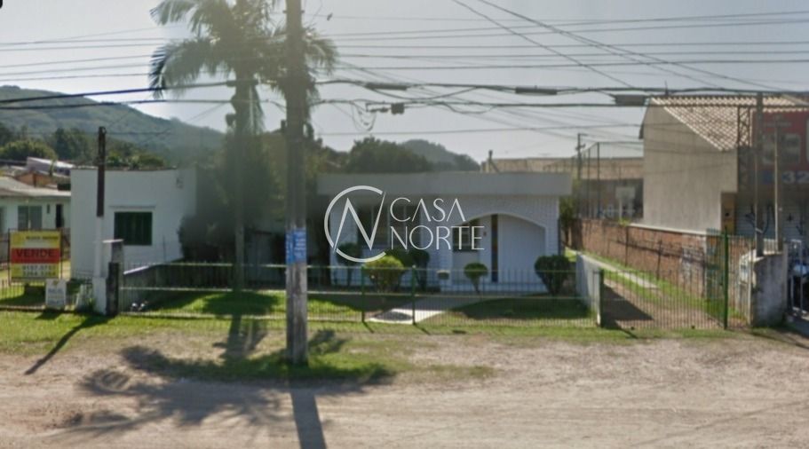 Casa à venda com 3 quartos, 750m², 3 vagas, Avenida Edgar Pires de Castro no bairro Hípica em Porto Alegre
