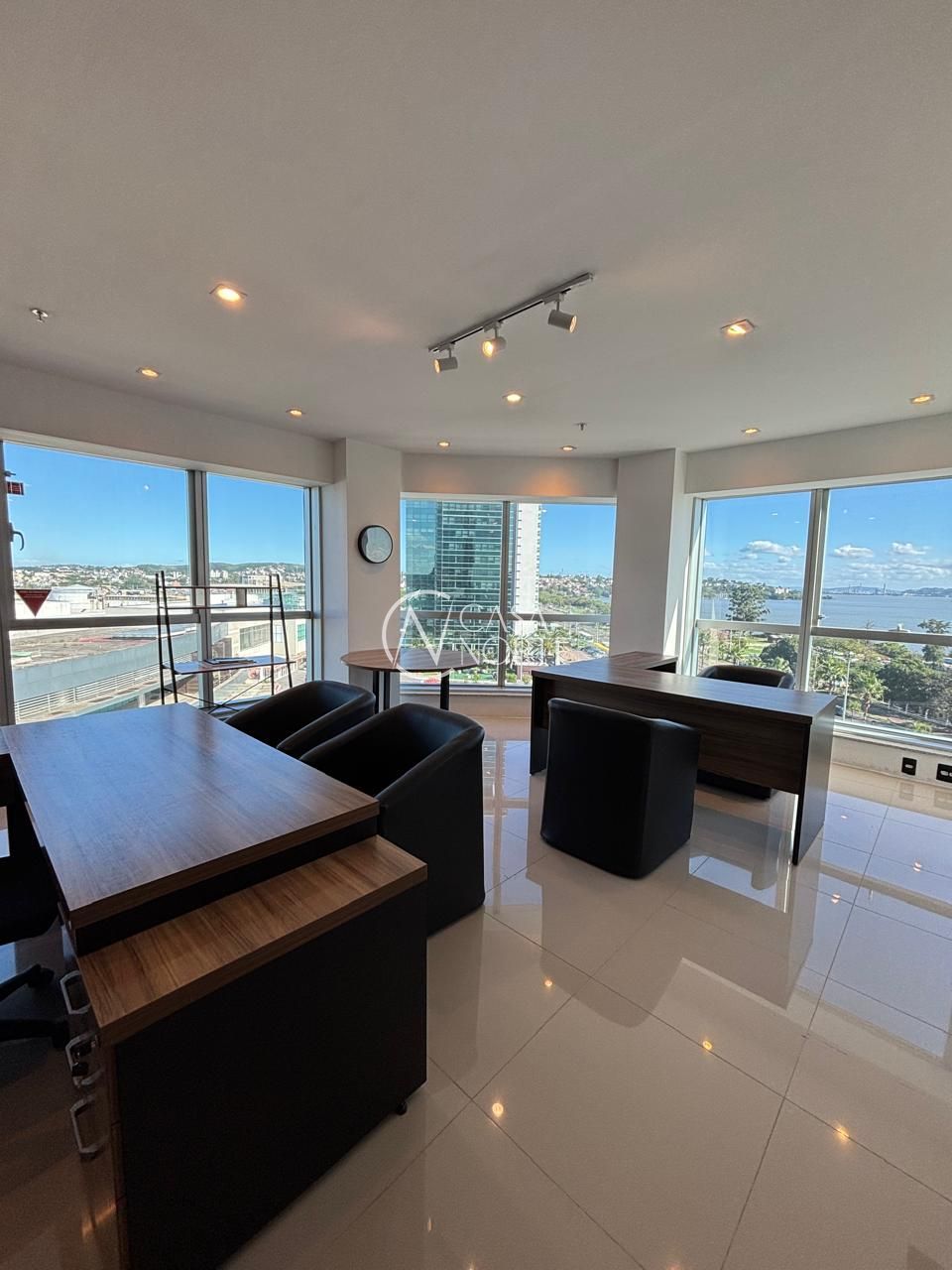 Sala Comercial à venda com 1 quarto, 42m², 1 vaga, Avenida Diário de Notícias no bairro Cristal em Porto Alegre