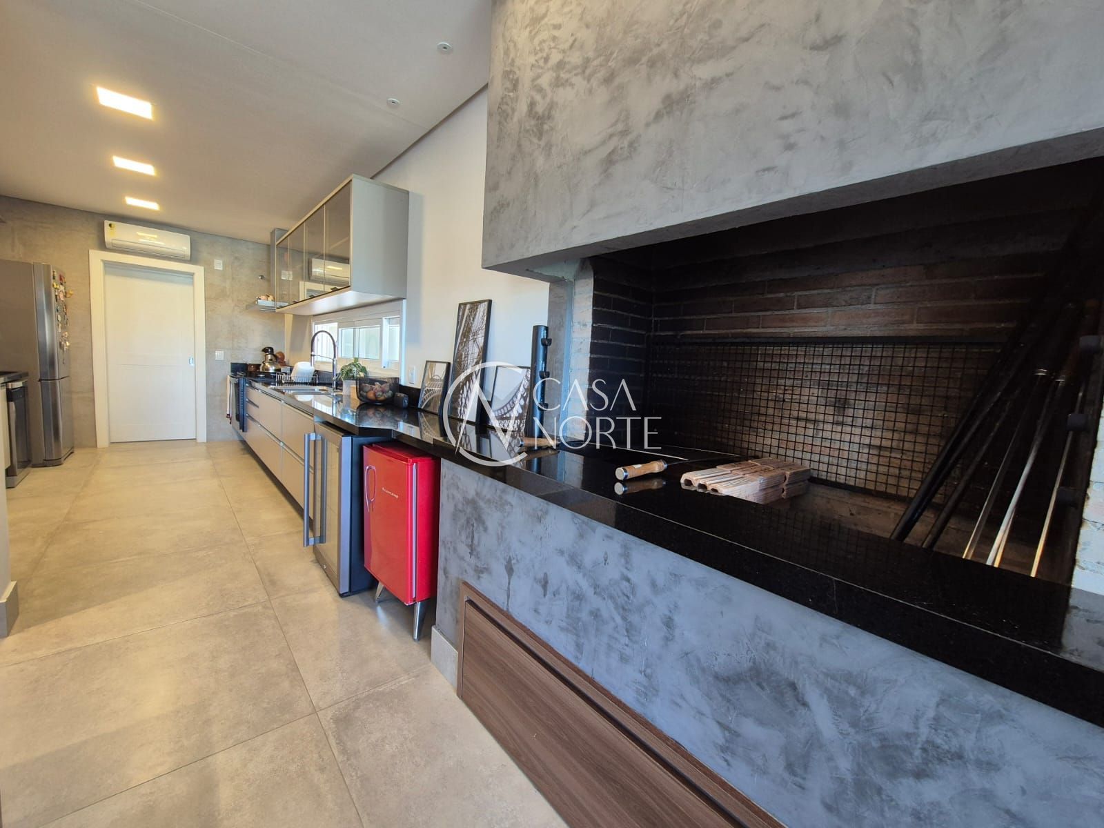 Casa de Condomínio à venda com 3 quartos, 380m², 3 suítes, 2 vagas, Avenida Juca Batista no bairro Belém Novo em Porto Alegre