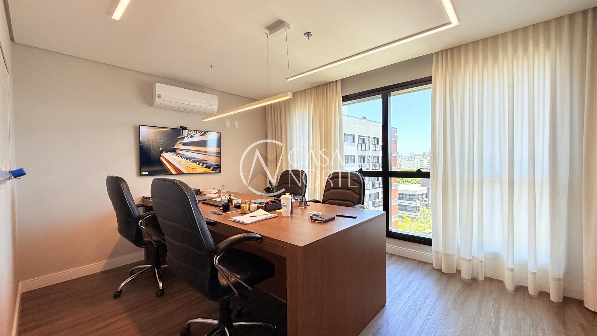 Sala Comercial à venda , 79m², 2 vagas, Avenida Érico Veríssimo no bairro Menino Deus em Porto Alegre