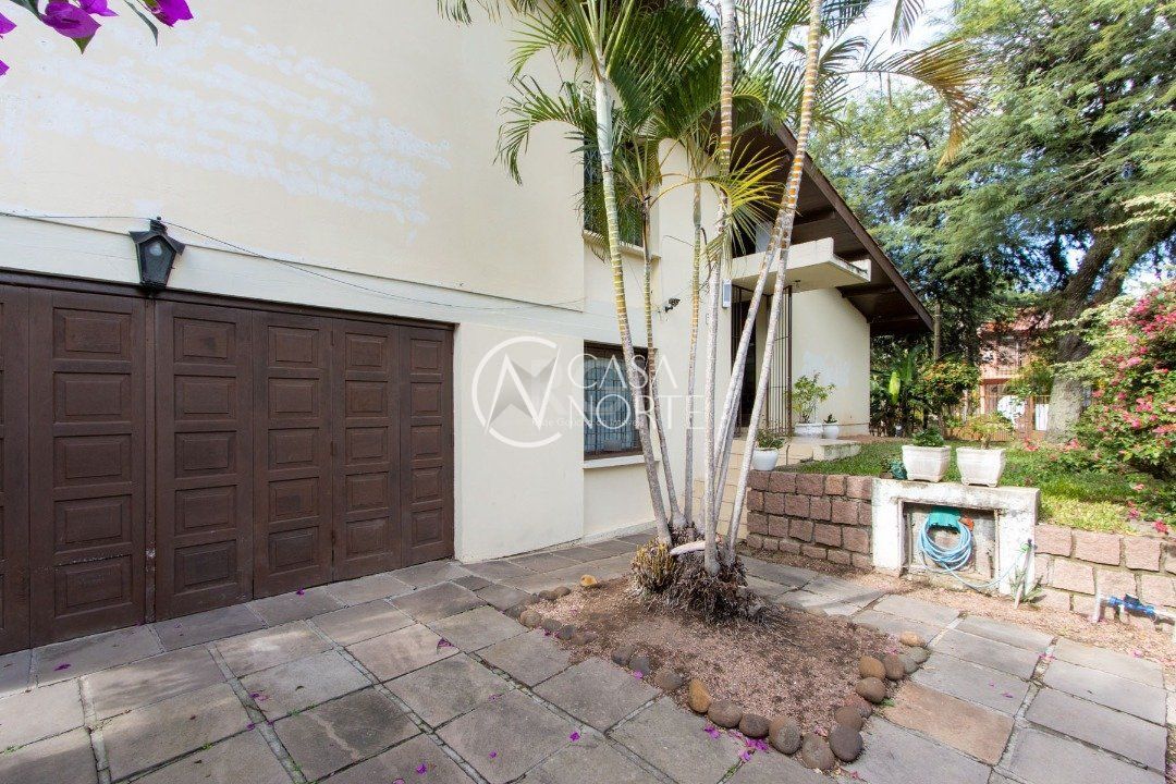 Casa à venda com 3 quartos, 180m², 1 suíte, 2 vagas, Rua Cidreira no bairro Ipanema em Porto Alegre