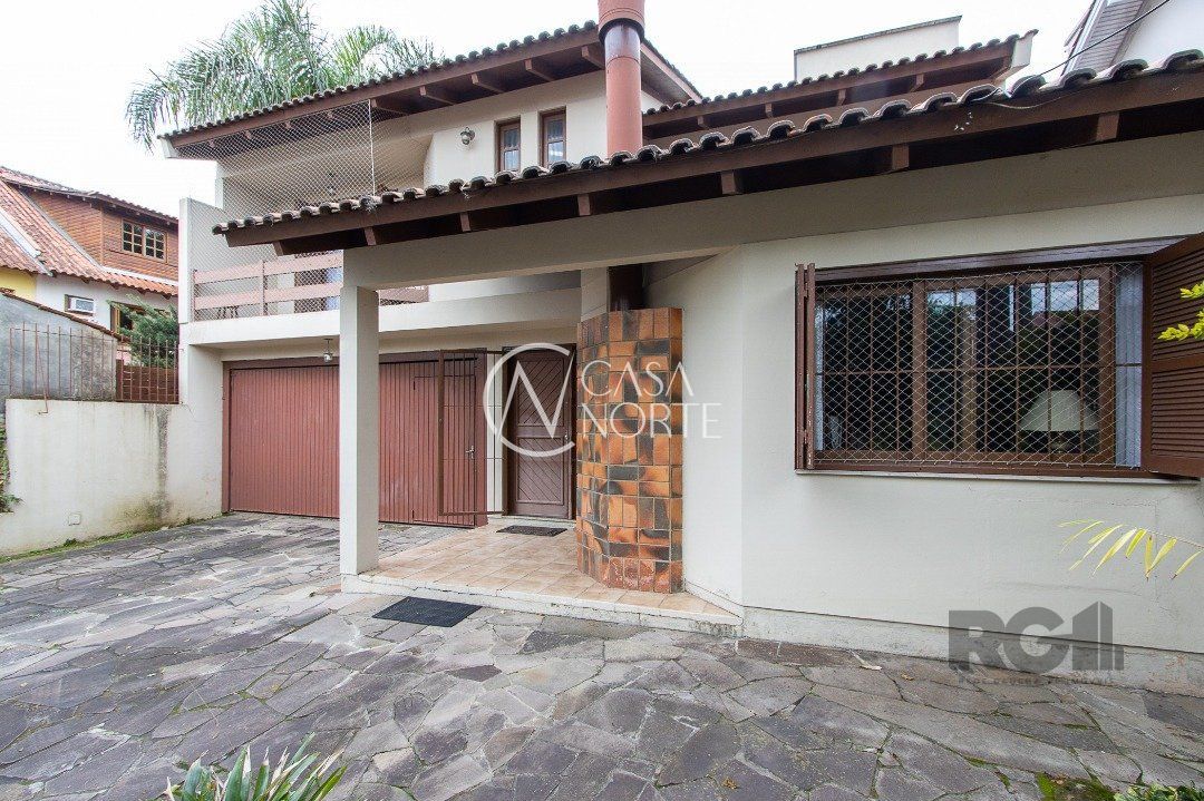 Casa à venda com 3 quartos, 247m², 1 suíte, 2 vagas, Rua Adao Pinheiro da Silva no bairro Ipanema em Porto Alegre