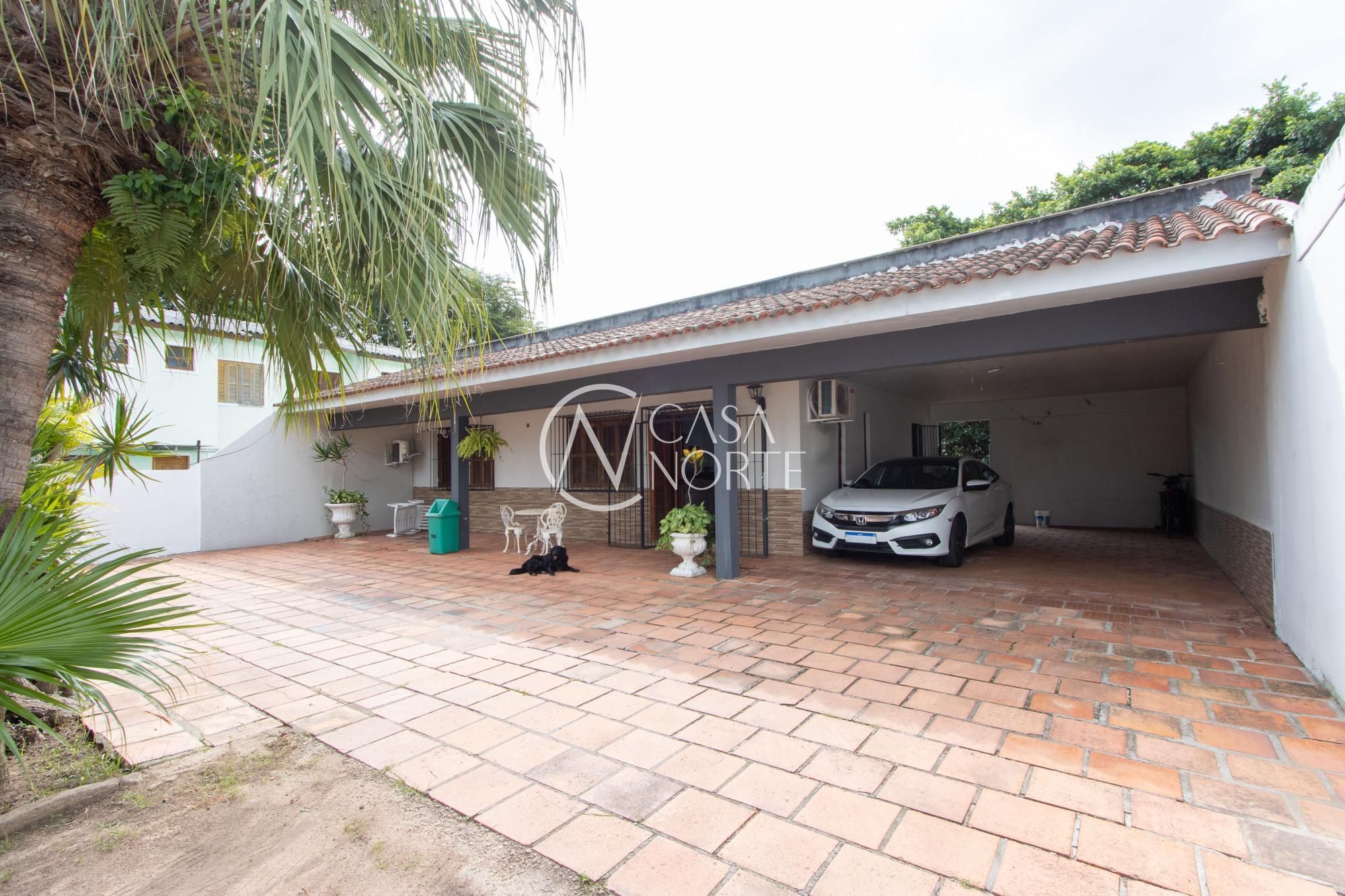 Casa à venda com 3 quartos, 160m², 1 suíte, 4 vagas, Rua José Alves de Castro no bairro Vila Nova em Porto Alegre