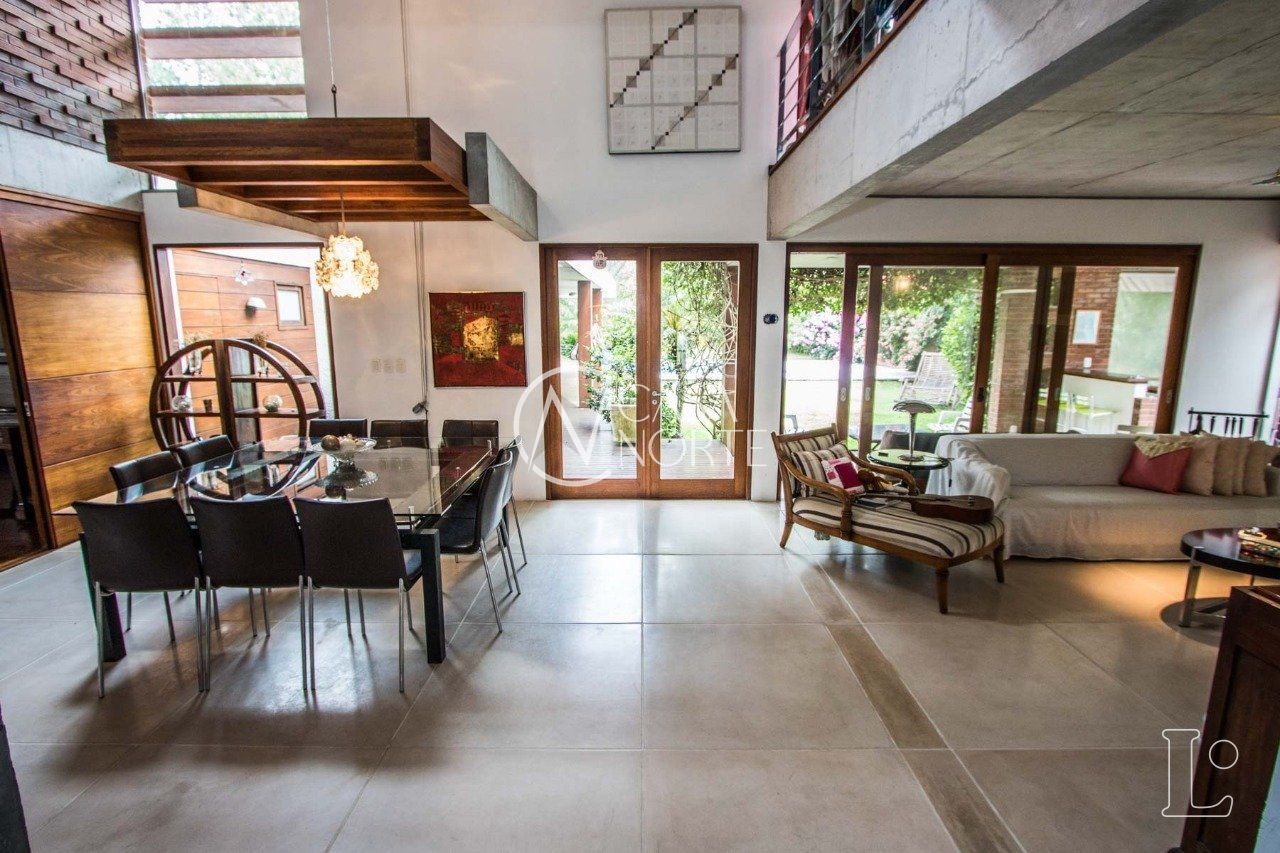 Casa de Condomínio à venda com 4 quartos, 435m², 3 suítes, 2 vagas, Avenida Juca Batista no bairro Chapéu do Sol em Porto Alegre
