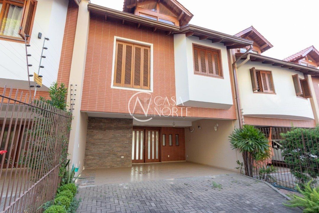 Casa à venda com 3 quartos, 233m², 1 suíte, 4 vagas, Rua Teresa Cristo no bairro Tristeza em Porto Alegre