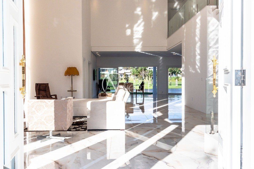 Casa de Condomínio à venda com 5 quartos, 388m², 3 suítes, 4 vagas, Avenida Juca Batista no bairro Terraville em Porto Alegre