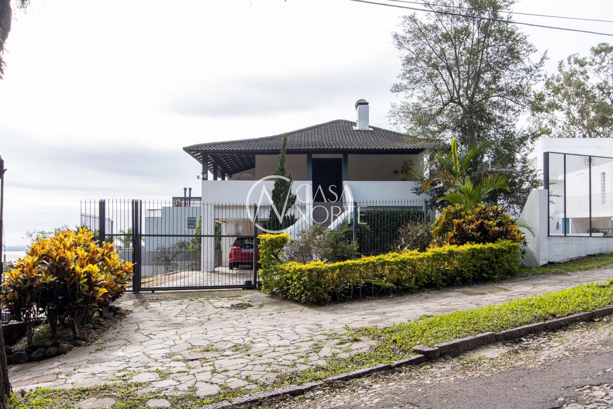 Casa à venda com 4 quartos, 639m², 4 suítes, 4 vagas, Avenida Jacuí no bairro Cristal em Porto Alegre