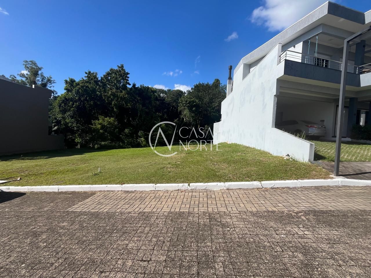 Terreno à venda  com 389m², Rua Adriano Pereira da Silva no bairro Vila Nova em Porto Alegre