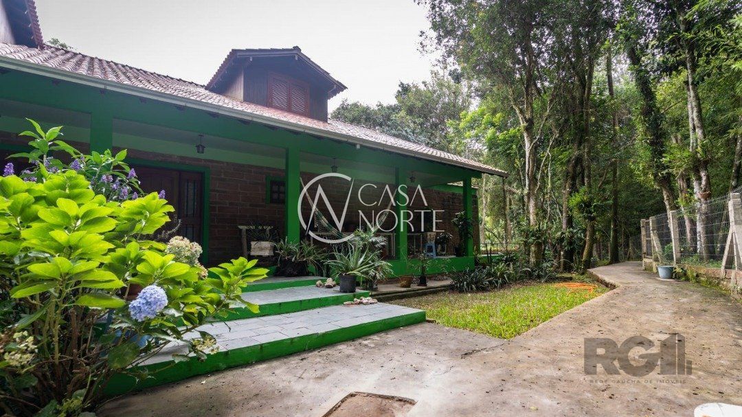 Casa à venda com 6 quartos, 562m², 5 vagas, Rua Monteverde no bairro Cascata em Porto Alegre
