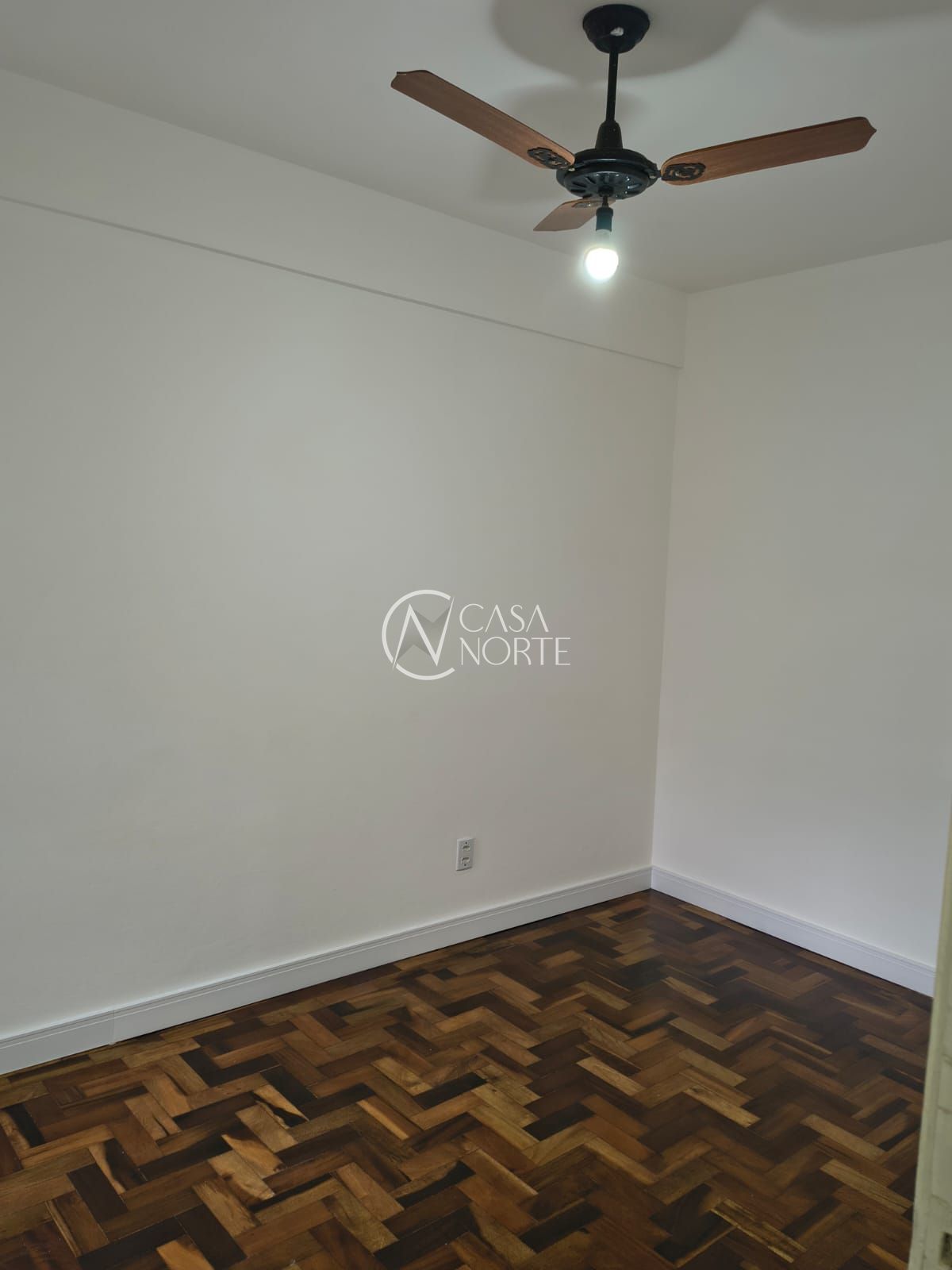 Apartamento à venda com 2 quartos, 48m², 1 vaga, Rua Zeferino Dias no bairro Sarandi em Porto Alegre