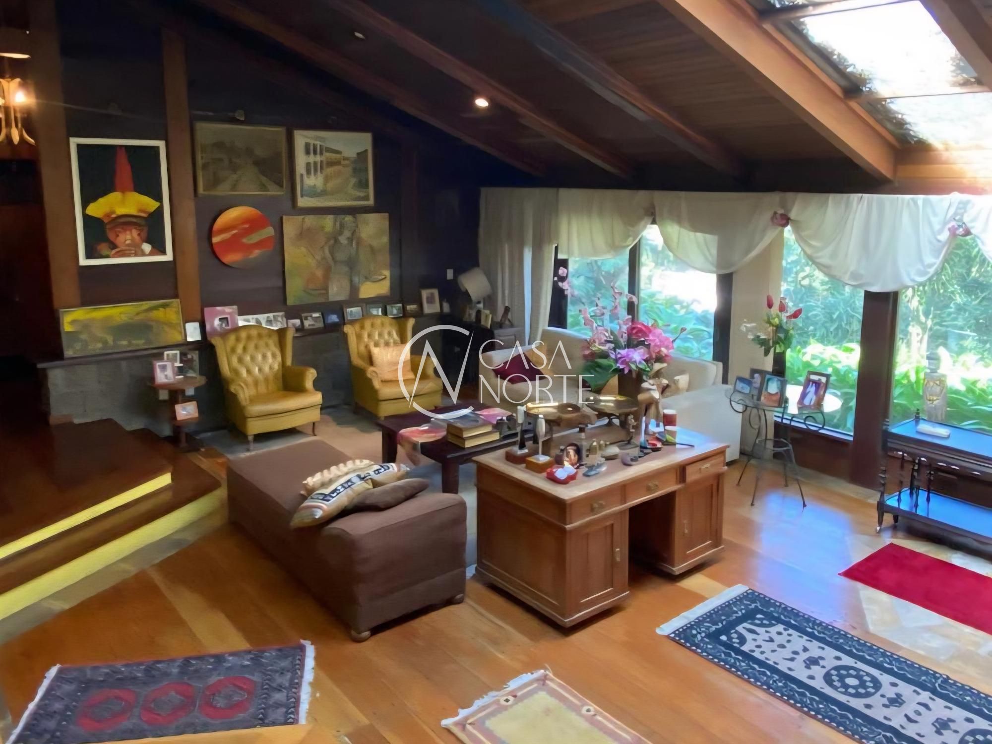 Casa à venda com 7 quartos, 600m², 3 suítes, 6 vagas, Rua dos Tapuias no bairro Espírito Santo em Porto Alegre