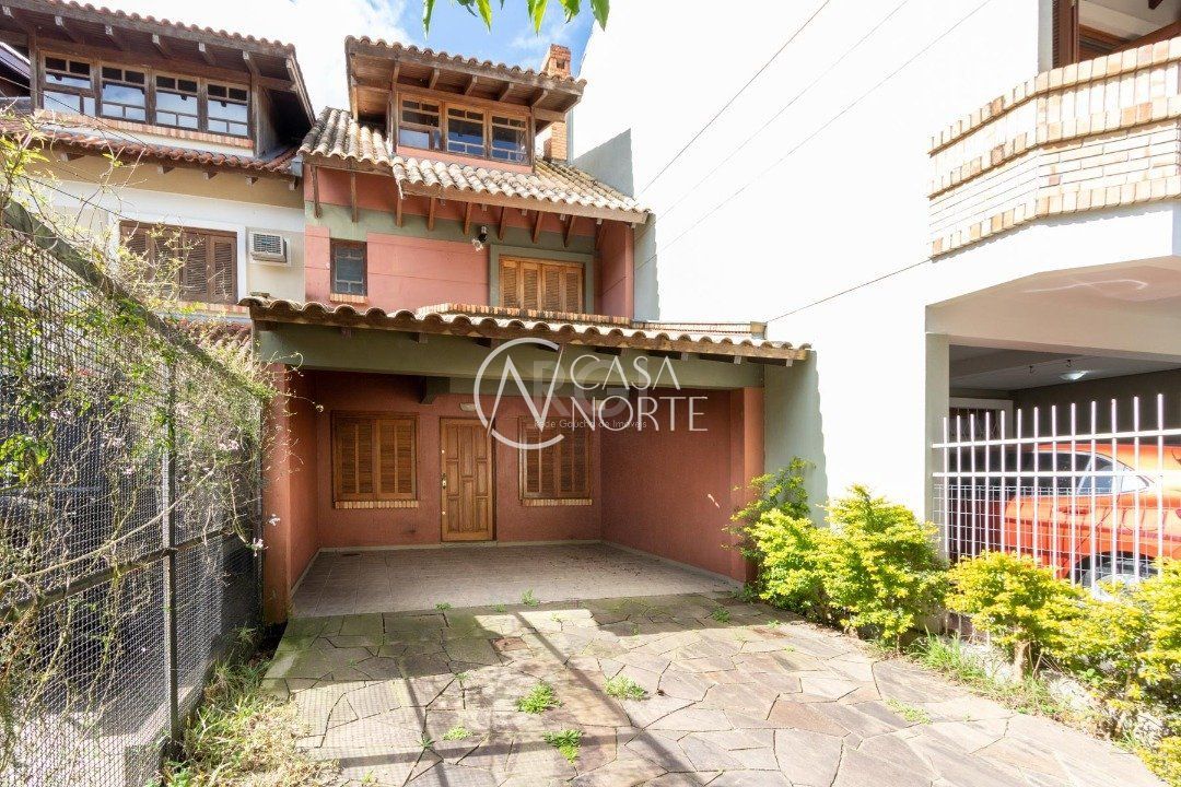 Casa à venda com 3 quartos, 178m², 1 suíte, 2 vagas, Rua Conselheiro Xavier da Costa no bairro Ipanema em Porto Alegre