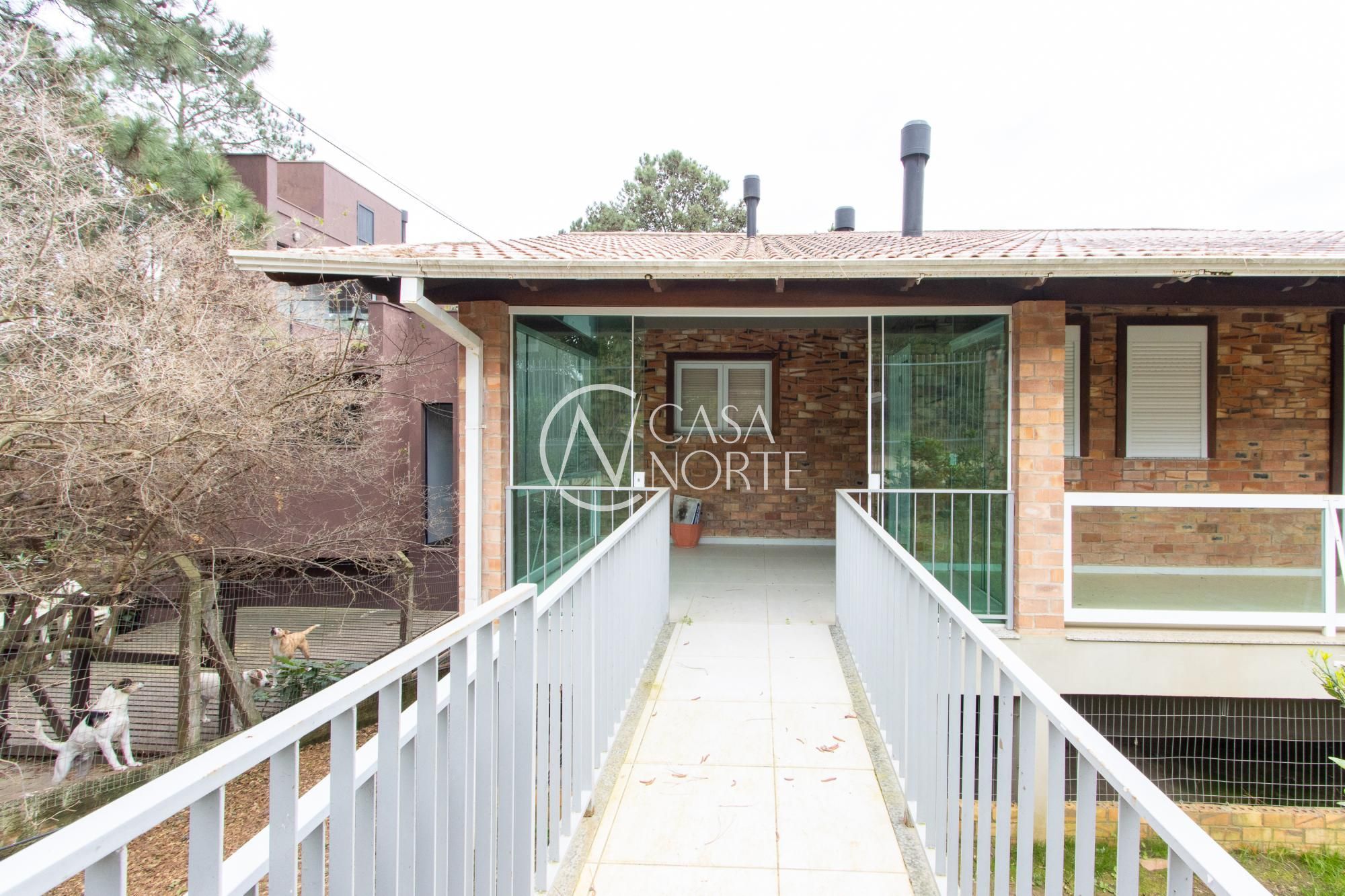 Casa à venda com 3 quartos, 308m², 1 suíte, 4 vagas, Estrada Maria Altina no bairro Hípica em Porto Alegre