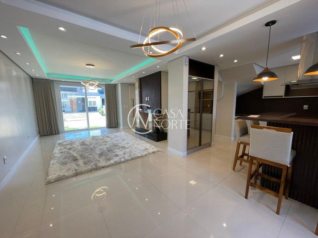 Casa de Condomínio à venda com 3 quartos, 171m², 1 suíte, 2 vagas, Rua Jean Vardaramatos no bairro Hípica em Porto Alegre