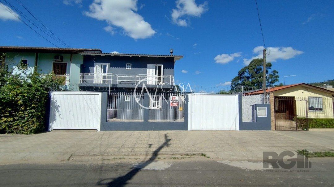 Casa à venda com 4 quartos, 168m², 2 suítes, 5 vagas, Avenida Nilo Ruschel no bairro Morro Santana em Porto Alegre