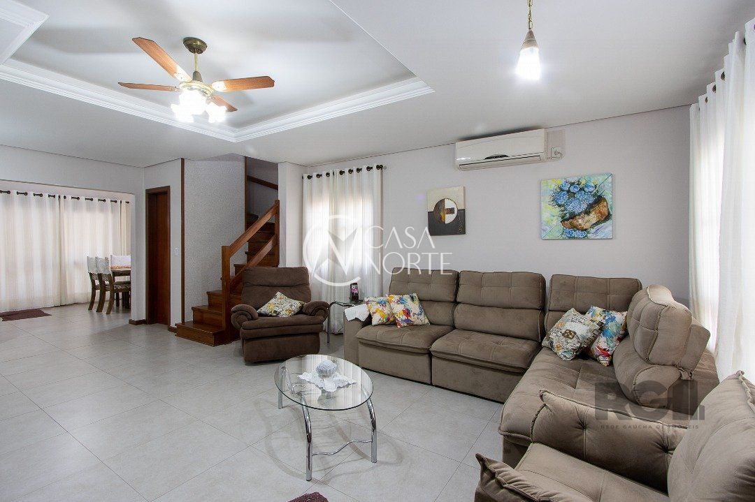 Casa à venda com 3 quartos, 260m², 1 suíte, 3 vagas, Rua Manaca no bairro Hípica em Porto Alegre