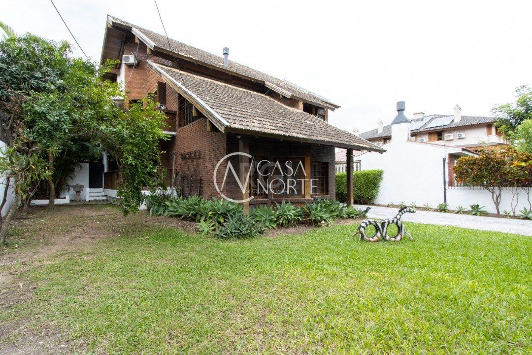 Casa à venda com 5 quartos, 250m², 2 suítes, 6 vagas, Rua Sargento Nicolau Dias de Farias no bairro Tristeza em Porto Alegre