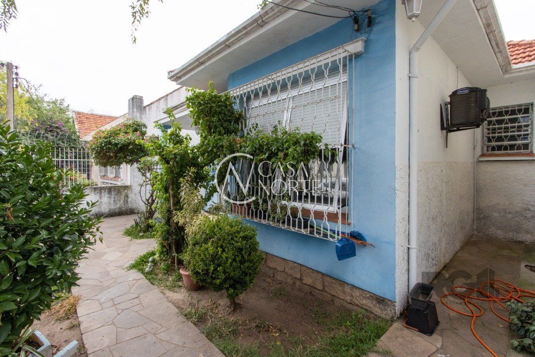 Casa à venda com 3 quartos, 126m², 5 vagas, Rua Germano Hasslocher no bairro Azenha em Porto Alegre