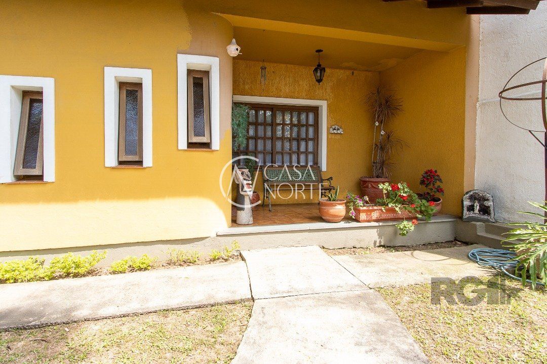 Casa à venda com 3 quartos, 300m², 1 suíte, 4 vagas, Avenida Fabio Araujo Santos no bairro Nonoai em Porto Alegre