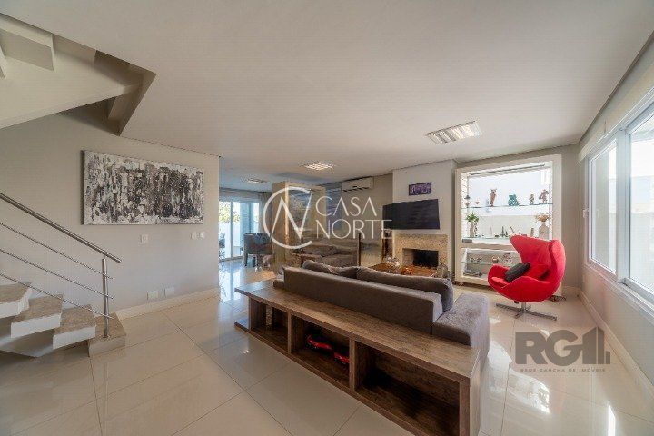 Casa de Condomínio à venda com 3 quartos, 180m², 3 suítes, 4 vagas, Avenida Edgar Pires de Castro no bairro Hípica em Porto Alegre