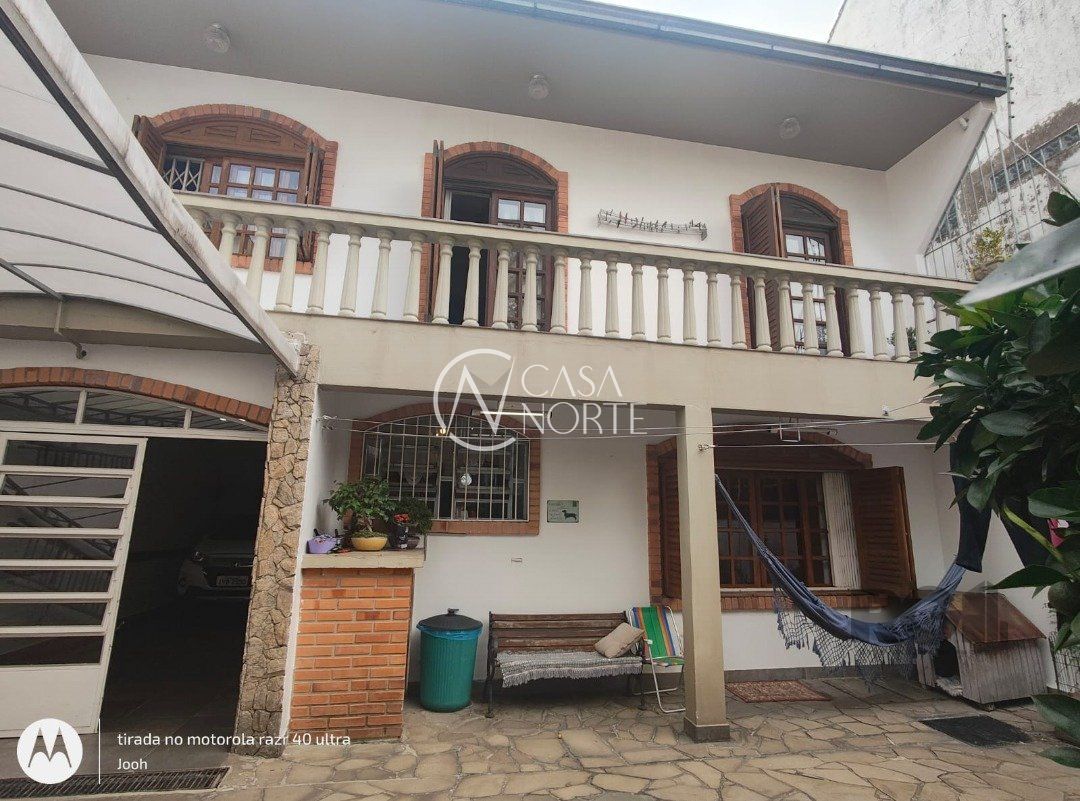 Casa à venda com 4 quartos, 244m², 1 suíte, 6 vagas, Rua Esteio no bairro Cavalhada em Porto Alegre