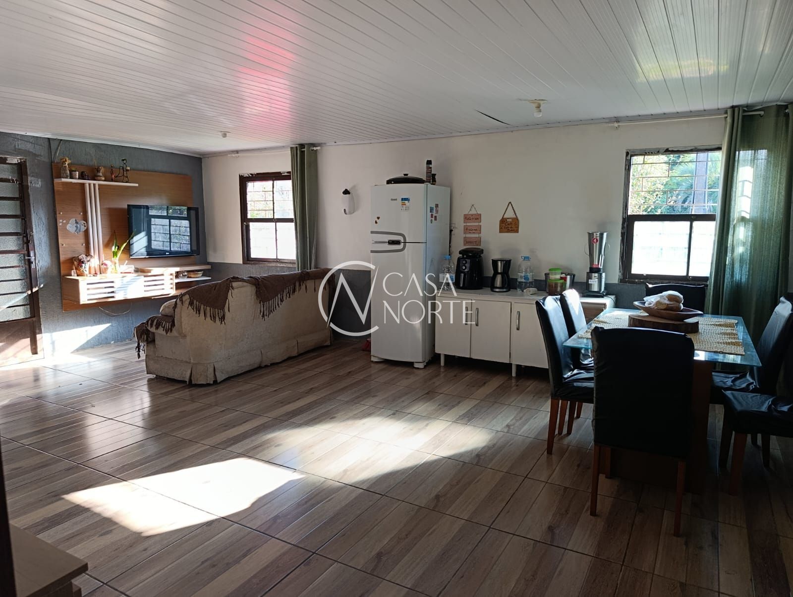 Casa à venda com 2 quartos, 250m², 2 vagas, Estrada Gedeon Leite no bairro Hípica em Porto Alegre