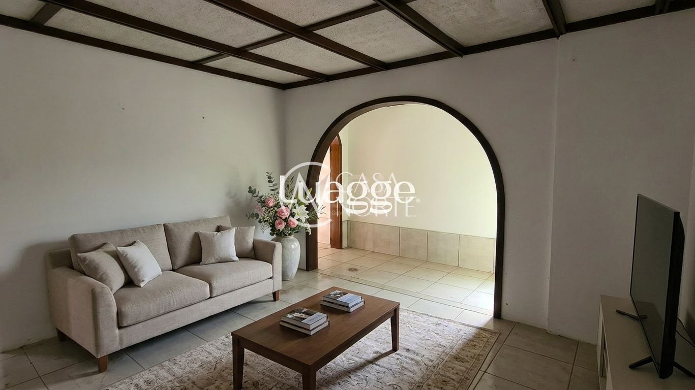 Casa à venda com 3 quartos, 190m², 4 vagas, Rua Oscar Ferreira no bairro Rubem Berta em Porto Alegre