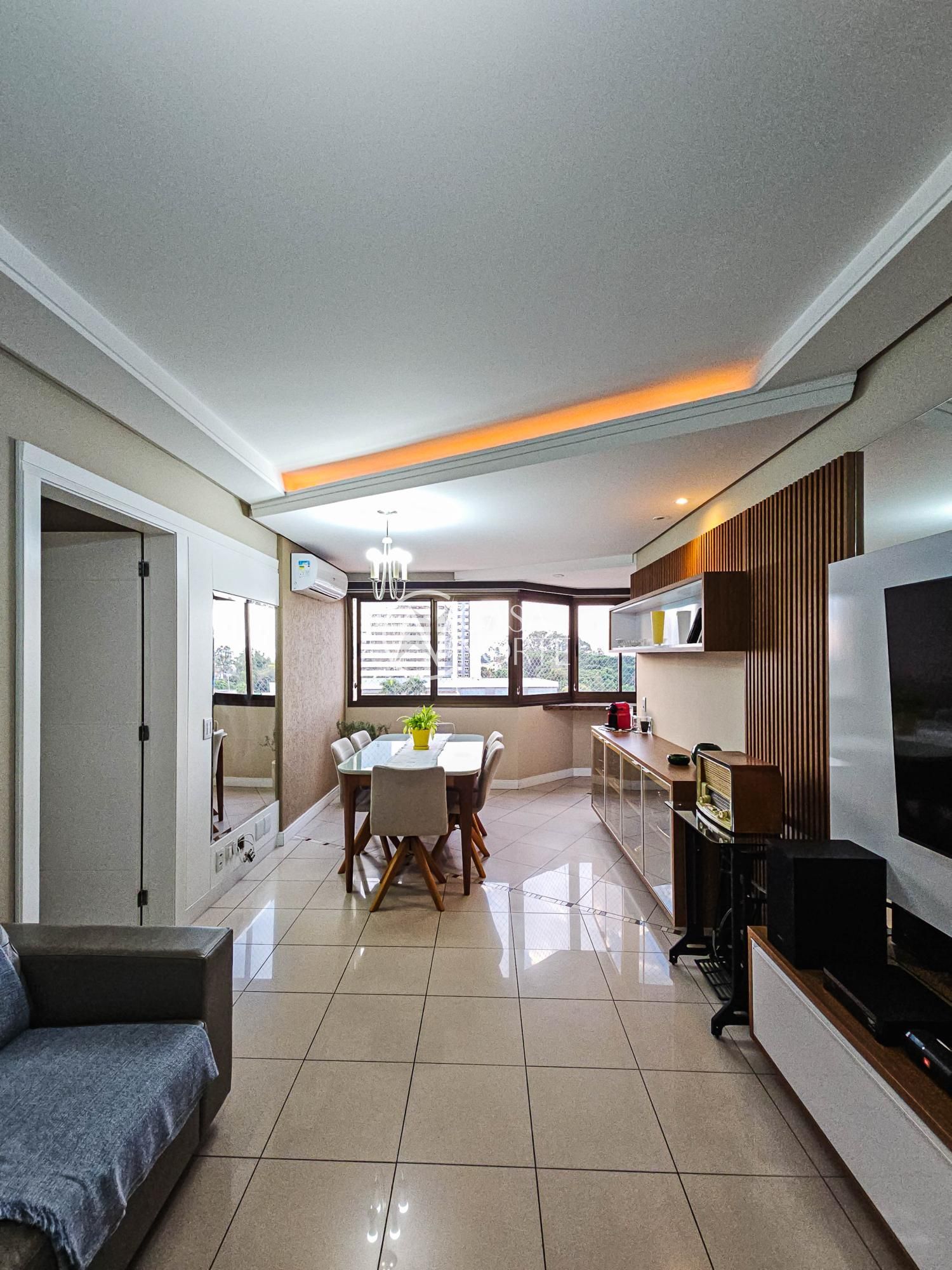 Apartamento à venda com 3 quartos, 100m², 1 suíte, 2 vagas, Avenida Dom Cláudio José Gonçalves Ponce de Leão no bairro Vila Ipiranga em Porto Alegre