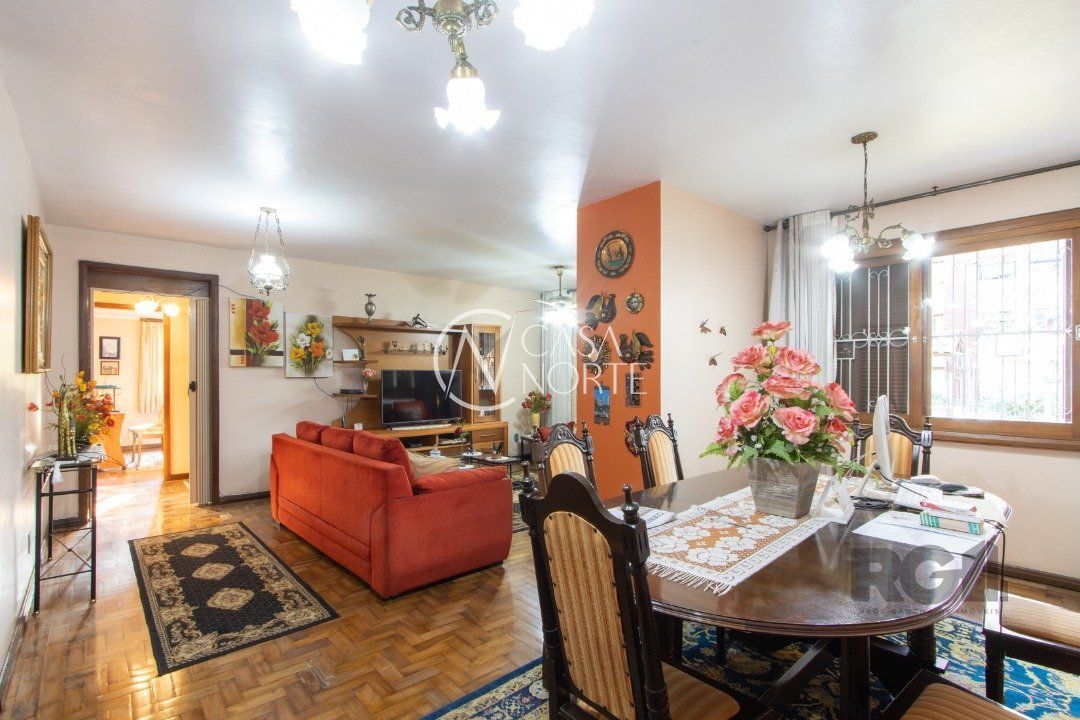 Casa à venda com 4 quartos, 364m², 1 suíte, 5 vagas, Rua Itapitocaí no bairro Cristal em Porto Alegre