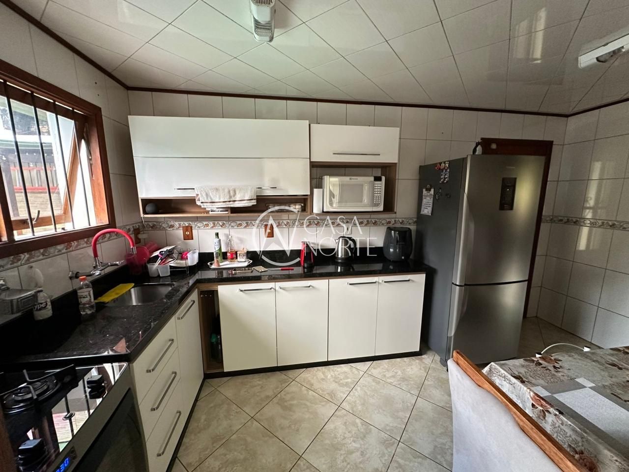 Casa à venda com 3 quartos, 237m², 1 suíte, 2 vagas, Rua Chico Xavier no bairro Ponta Grossa em Porto Alegre