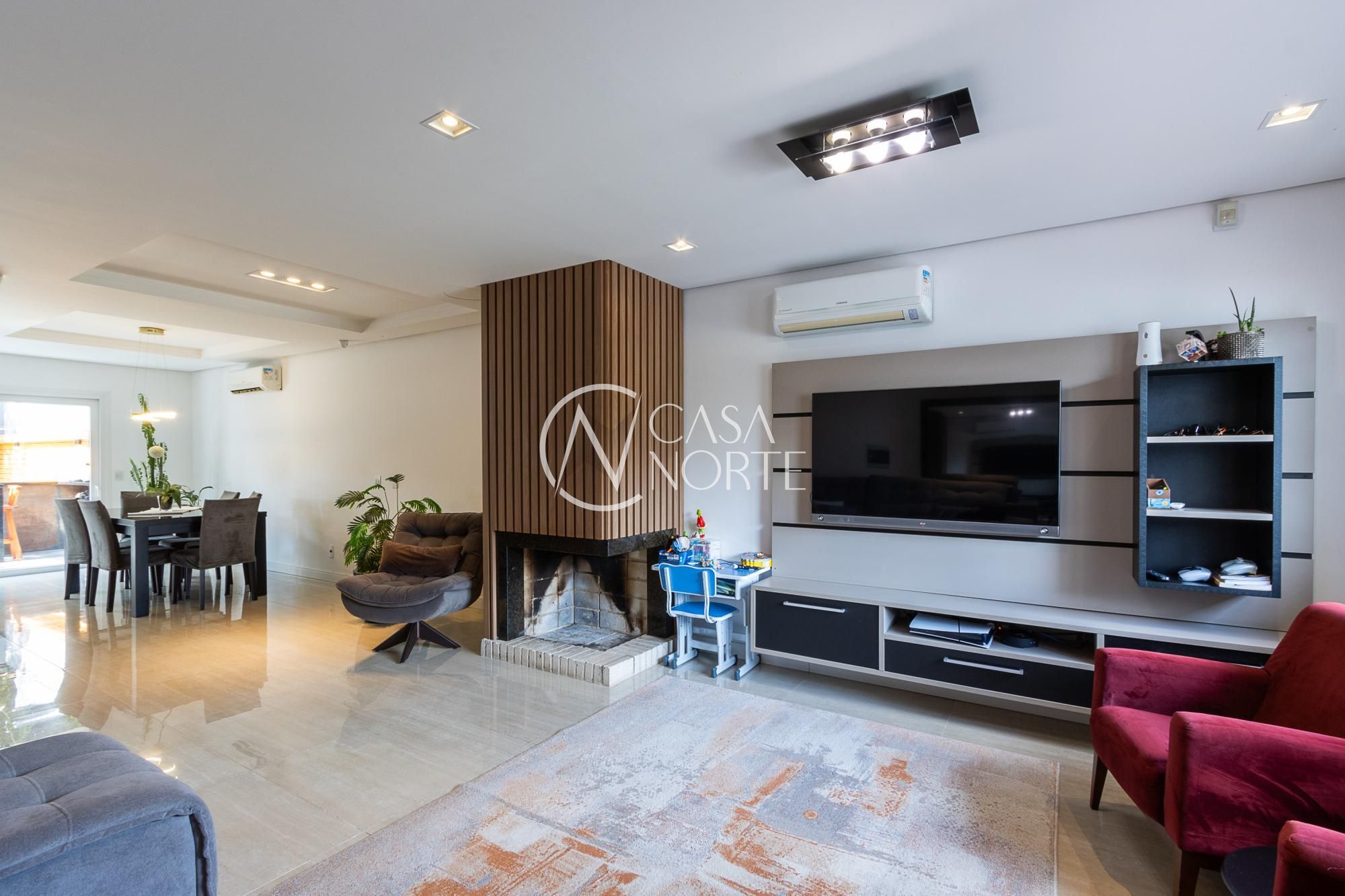 Casa à venda com 3 quartos, 165m², 1 suíte, 2 vagas, Rua Fabiana Kila de Ávila no bairro Hípica em Porto Alegre