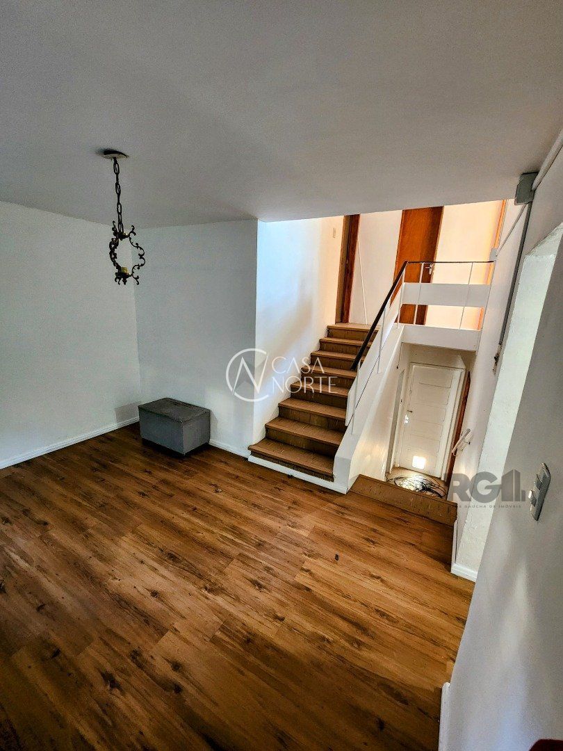 Casa à venda com 4 quartos, 280m², 5 vagas, Rua Oscar Tollens no bairro Santa Tereza em Porto Alegre