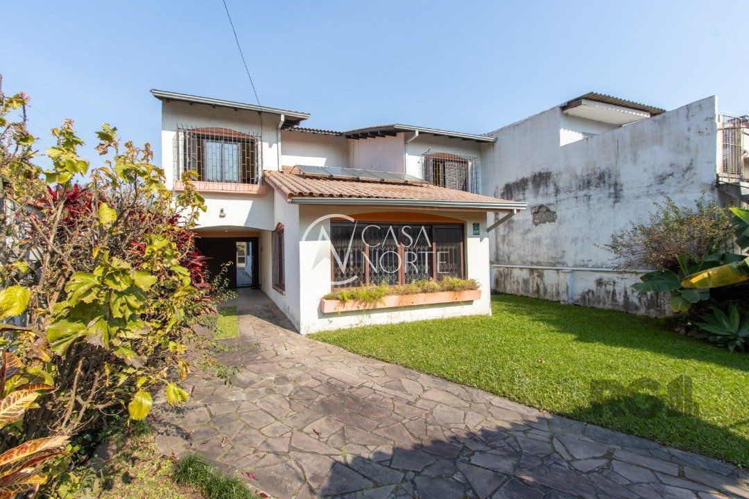 Casa à venda com 4 quartos, 369m², 1 suíte, 6 vagas, Rua Tamandare no bairro Camaquã em Porto Alegre