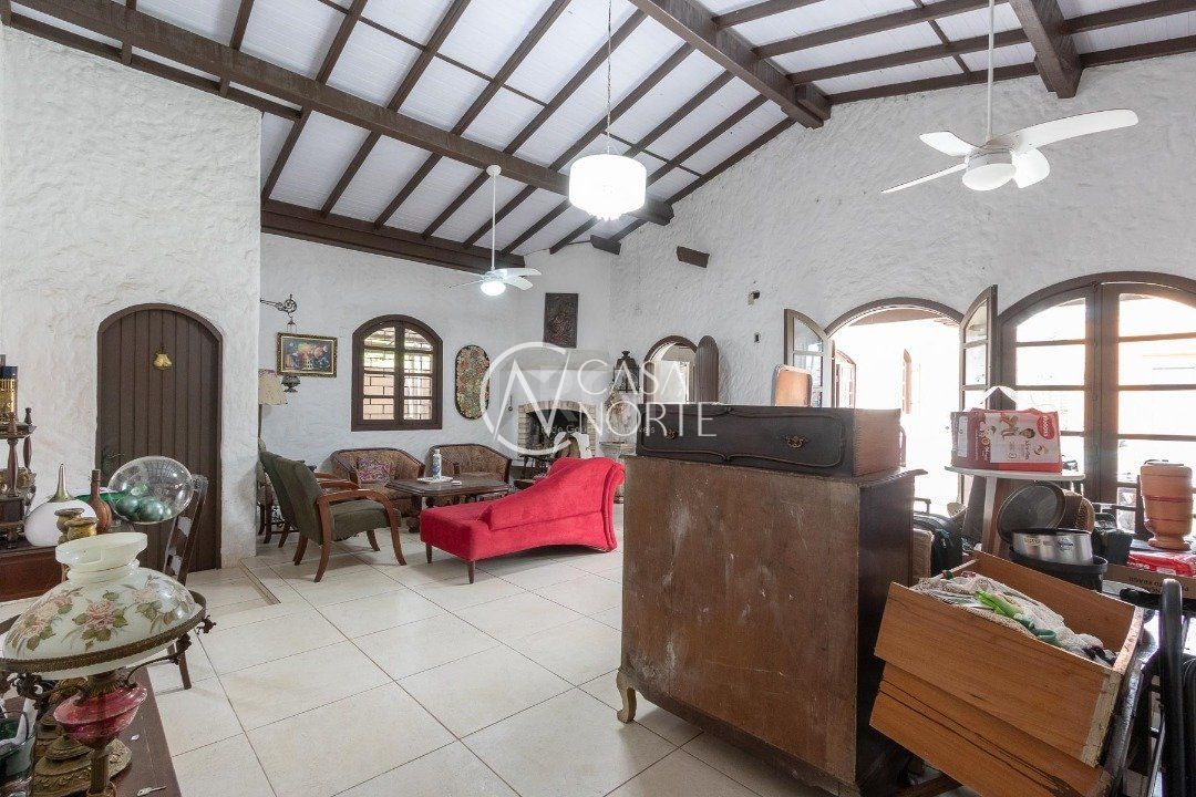 Casa à venda com 3 quartos, 380m², 1 suíte, 3 vagas, Avenida Copacabana no bairro Tristeza em Porto Alegre