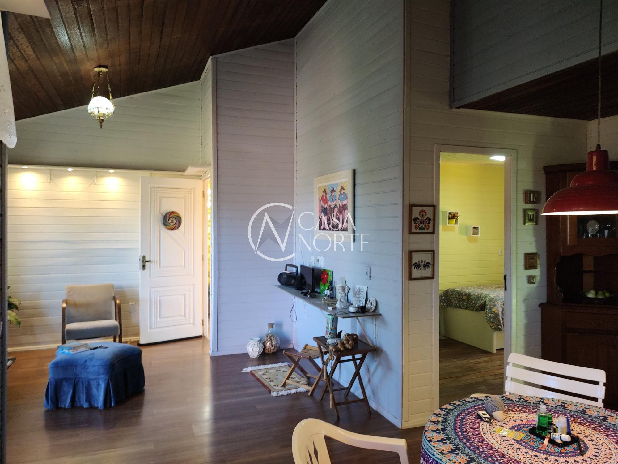 Casa à venda com 2 quartos, 80m², 2 vagas, Avenida Leonardo Carlucci no bairro Espírito Santo em Porto Alegre