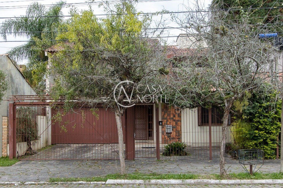 Casa à venda com 3 quartos, 247m², 1 suíte, 2 vagas, Rua Adao Pinheiro da Silva no bairro Ipanema em Porto Alegre