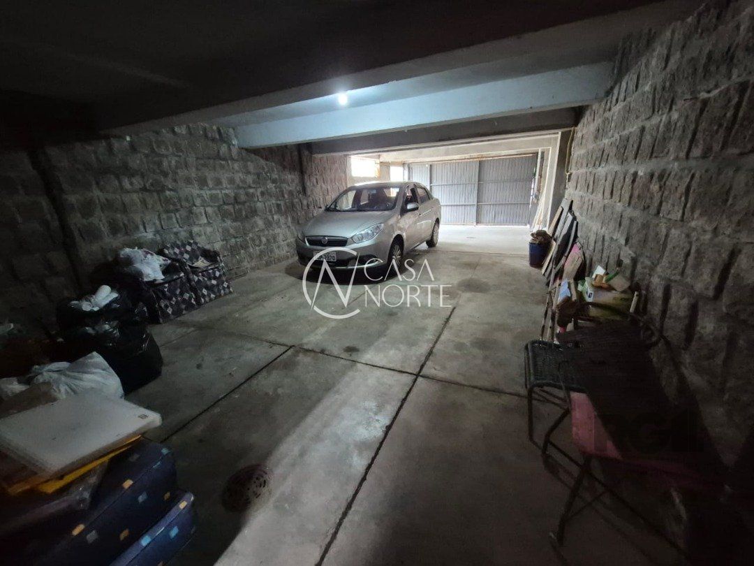 Casa à venda com 4 quartos, 280m², 1 suíte, 4 vagas, Rua Dário Totta no bairro Teresópolis em Porto Alegre