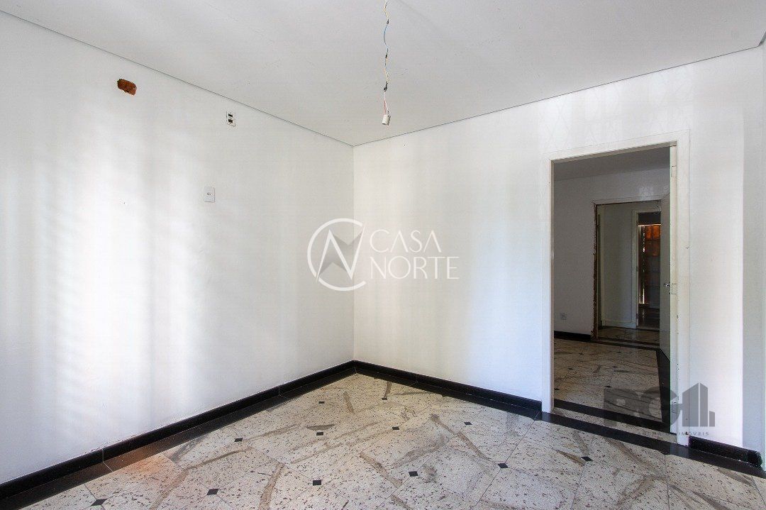 Casa à venda com 3 quartos, 280m², 14 vagas, Rua Quintino Bocaiuva no bairro Floresta em Porto Alegre