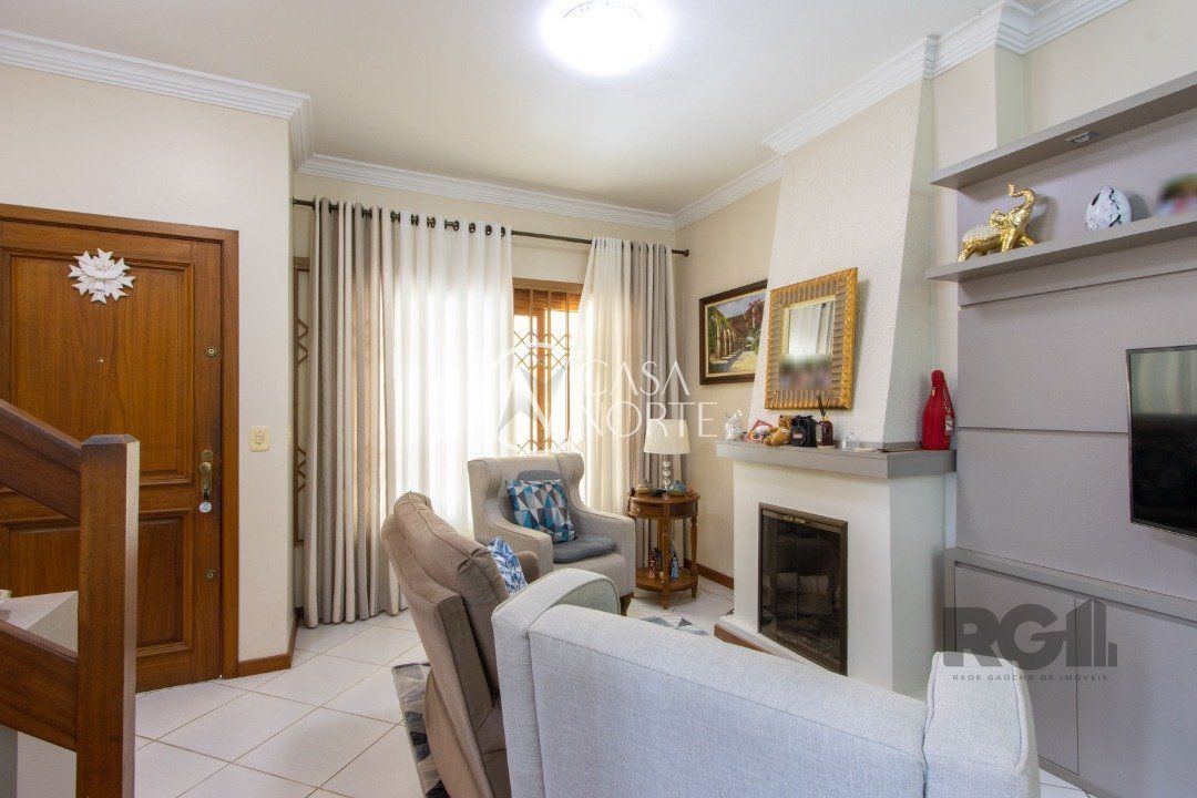 Casa de Condomínio à venda com 3 quartos, 186m², 1 suíte, 2 vagas, Avenida Eduardo Prado no bairro Cavalhada em Porto Alegre