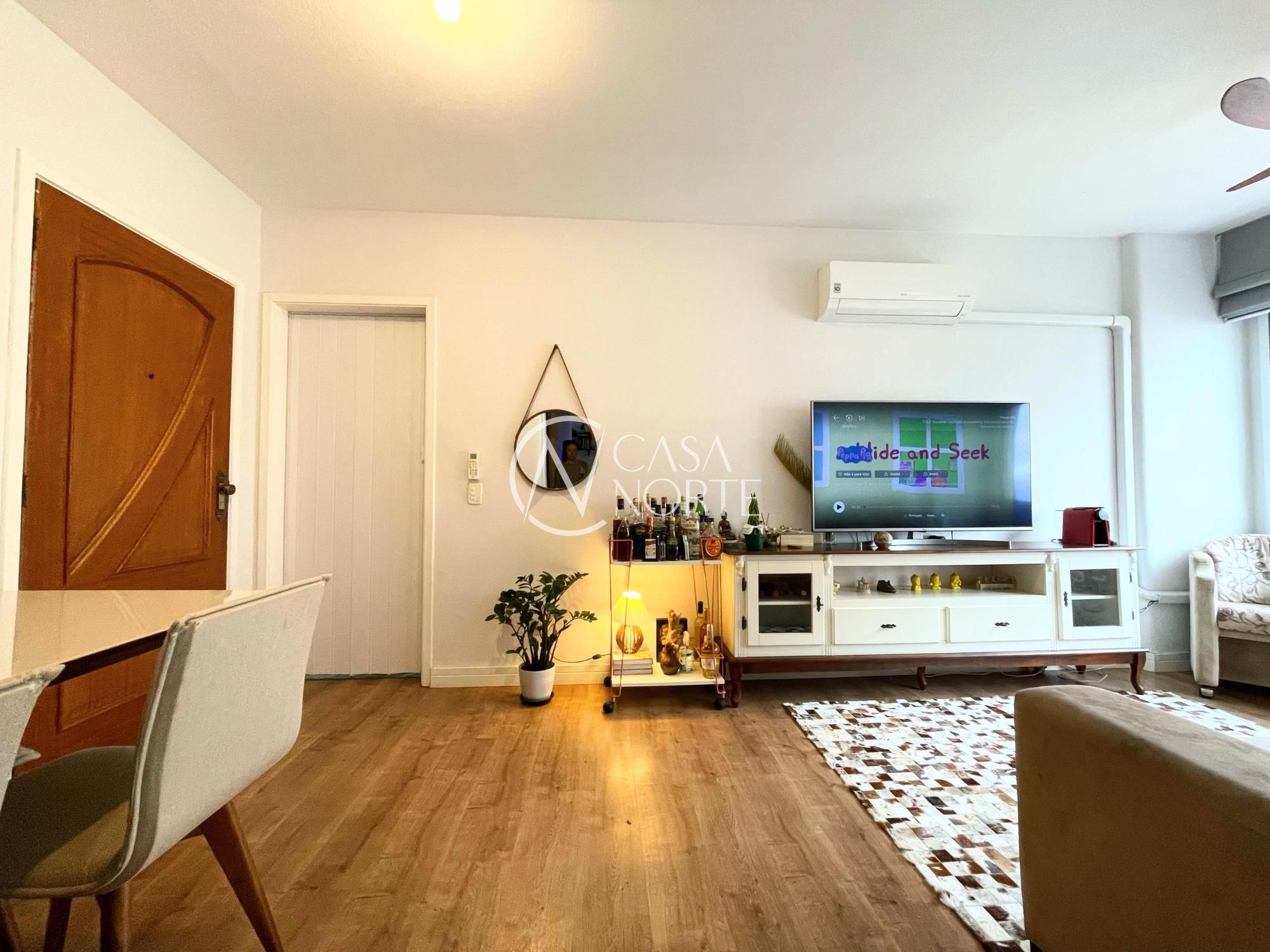 Apartamento à venda com 2 quartos, 79m², 1 vaga, Avenida Guaíba no bairro Vila Assunção em Porto Alegre