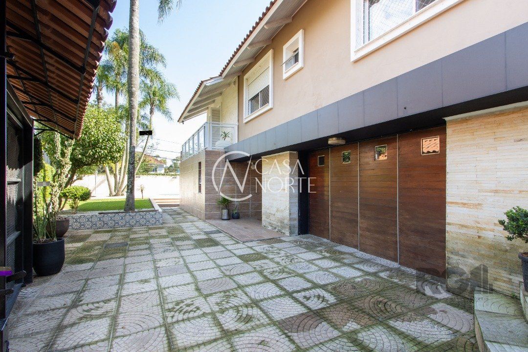Casa à venda com 4 quartos, 280m², 1 suíte, 2 vagas, Rua Jacunda no bairro Guarujá em Porto Alegre