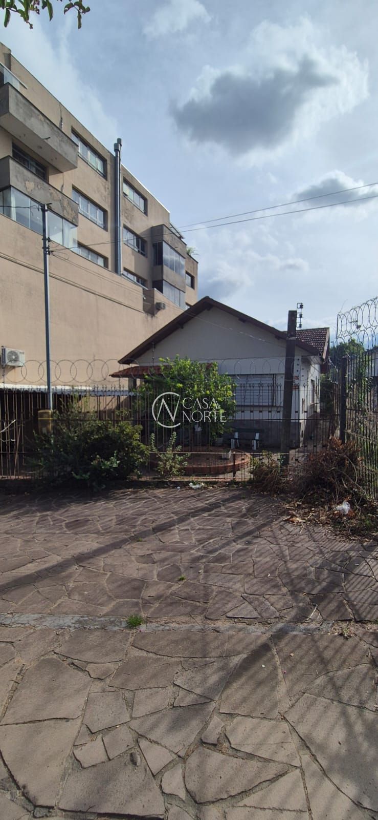 Terreno à venda  com 330m², Rua Doutor Campos Velho no bairro Cristal em Porto Alegre