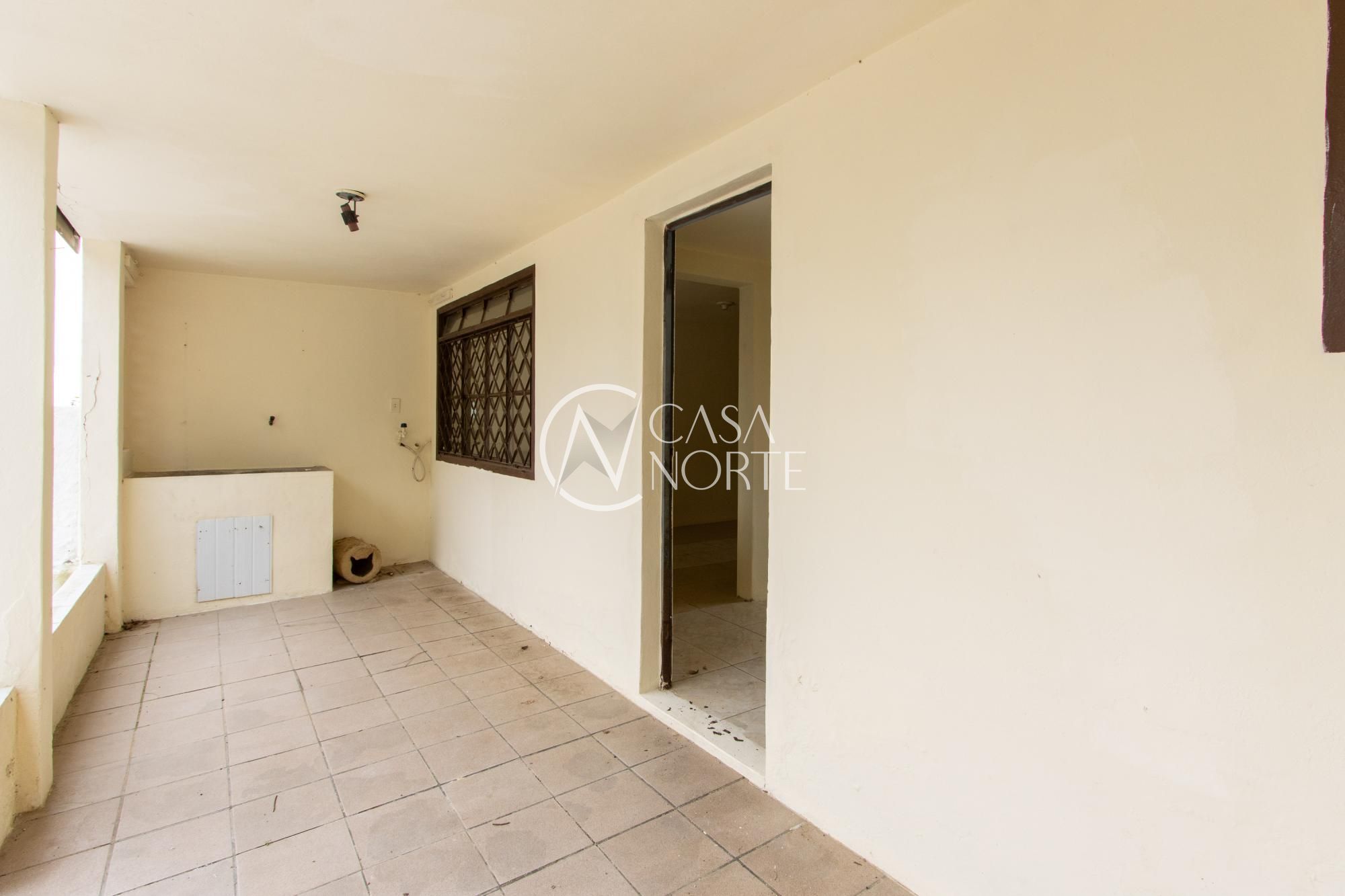 Casa à venda com 2 quartos, 80m², 3 vagas, Rua Alvaro Guterres no bairro Tristeza em Porto Alegre