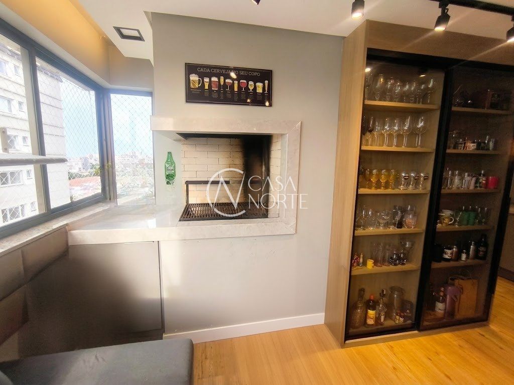 Apartamento à venda com 3 quartos, 97m², 2 suítes, 2 vagas, Rua Roque Calage no bairro Passo da Areia em Porto Alegre