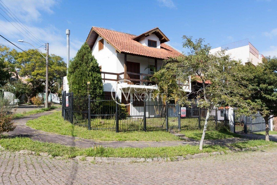 Casa à venda com 3 quartos, 154m², 1 suíte, 2 vagas, Rua Doutor Pitrez no bairro Aberta dos Morros em Porto Alegre