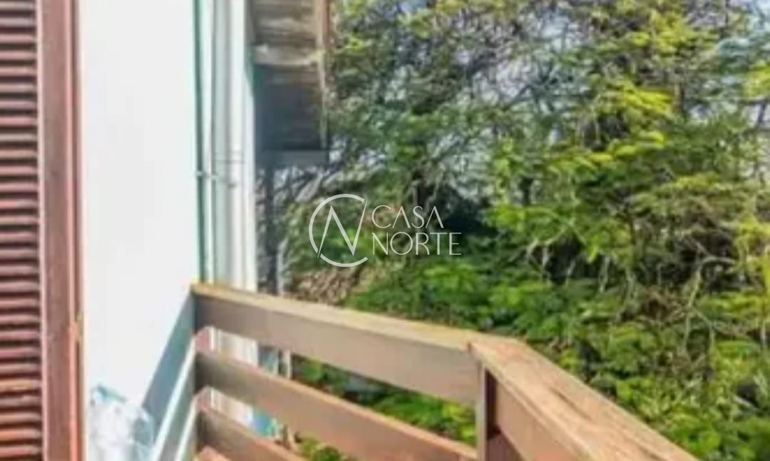 Casa à venda com 5 quartos, 315m², 3 suítes, 3 vagas, Rua Doutor Possidônio Cunha no bairro Vila Assunção em Porto Alegre